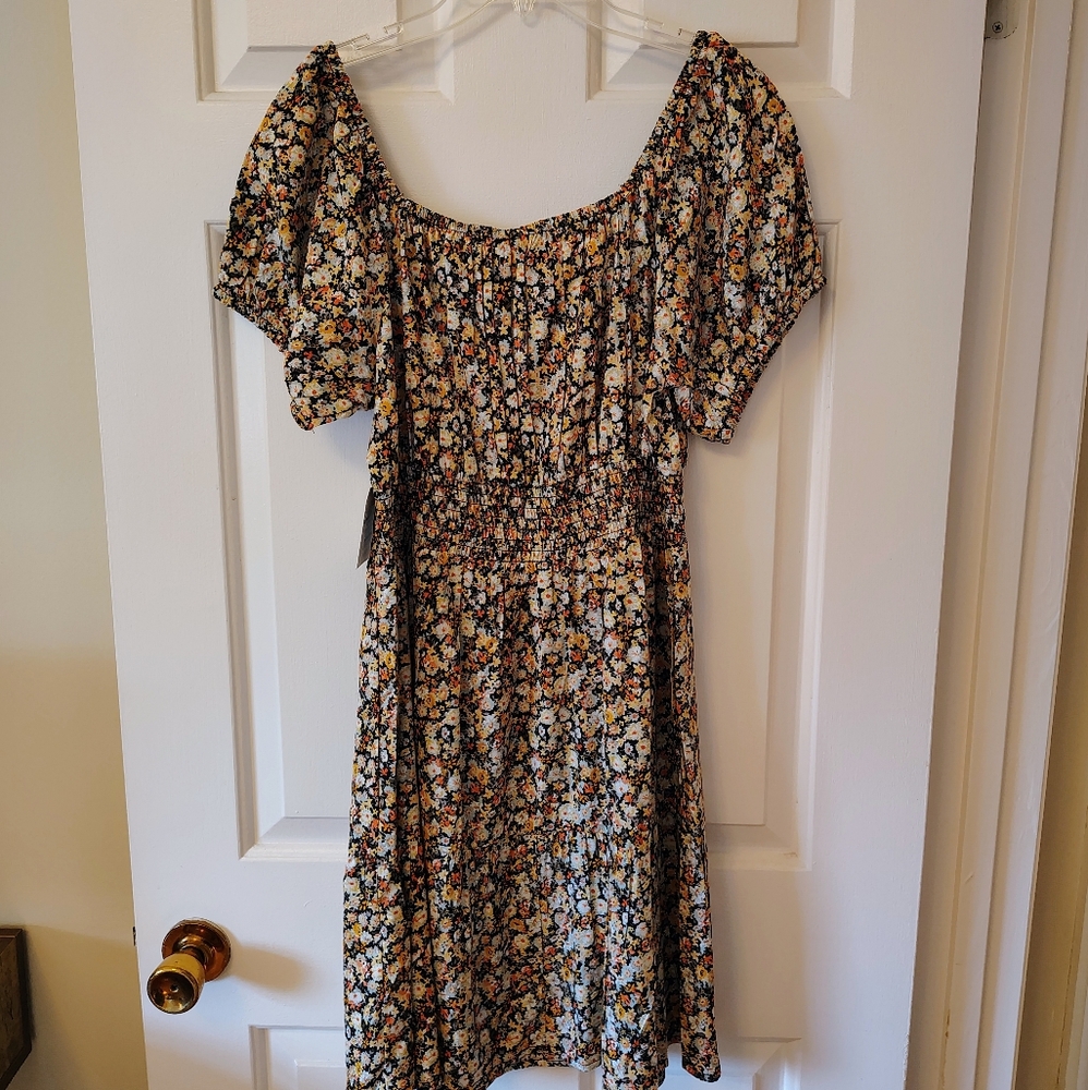 Adorable Floral sundress - Picture 7 of 8